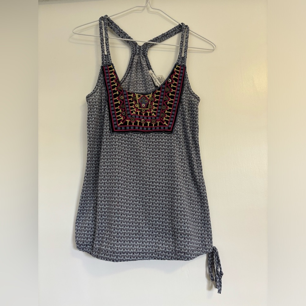 Tank top with embroidery